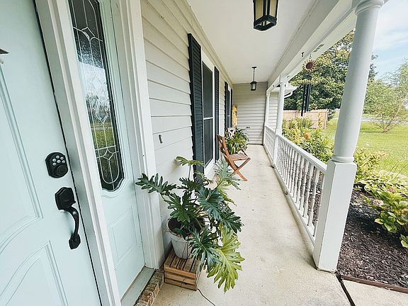 5th image of 102 Lynne Therese Cir
