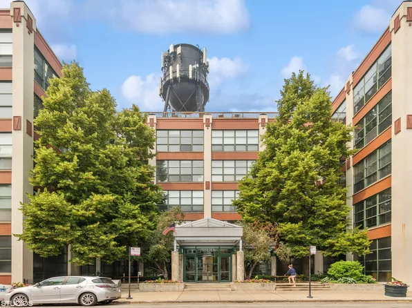 1800 W Roscoe St APT 216, Chicago, IL 60657