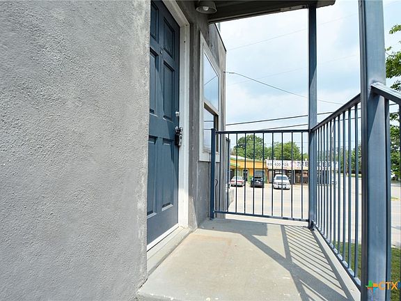 3rd image of 1313 W San Antonio St