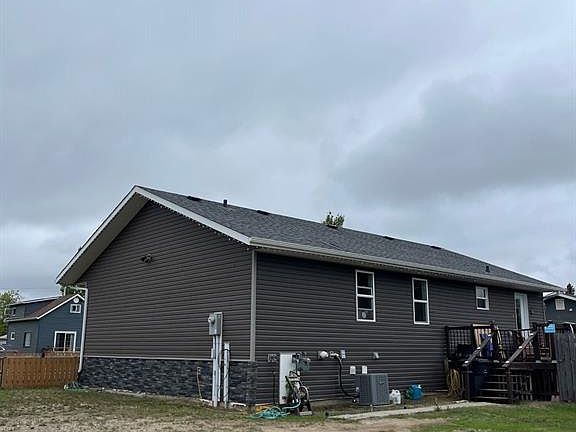 3rd image of 401 6th AVENUE W