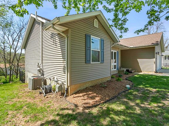 4th image of 217 Aspen Ct