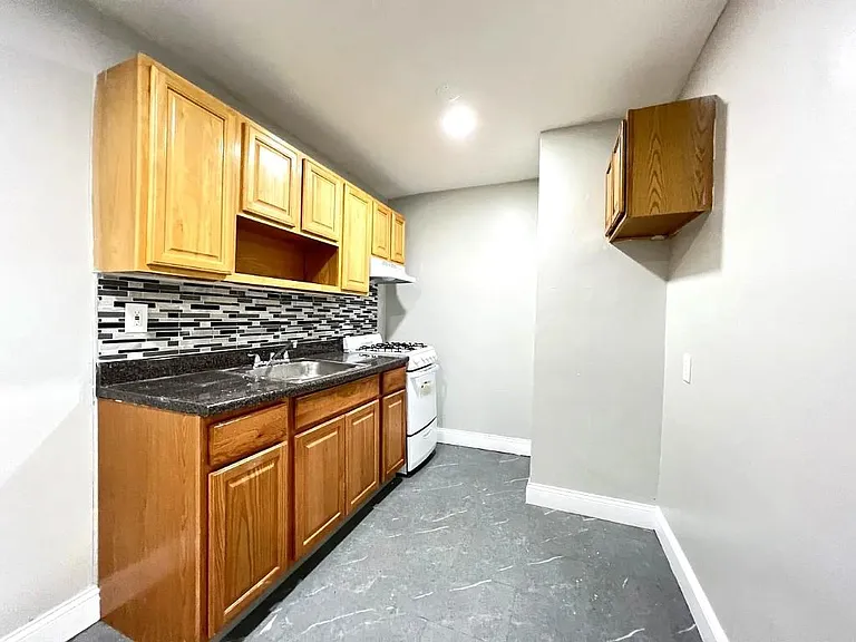 386 Stuyvesant Ave #20-B — Photo 1
