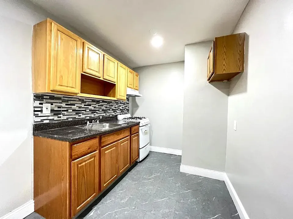 386 Stuyvesant Ave #20-B