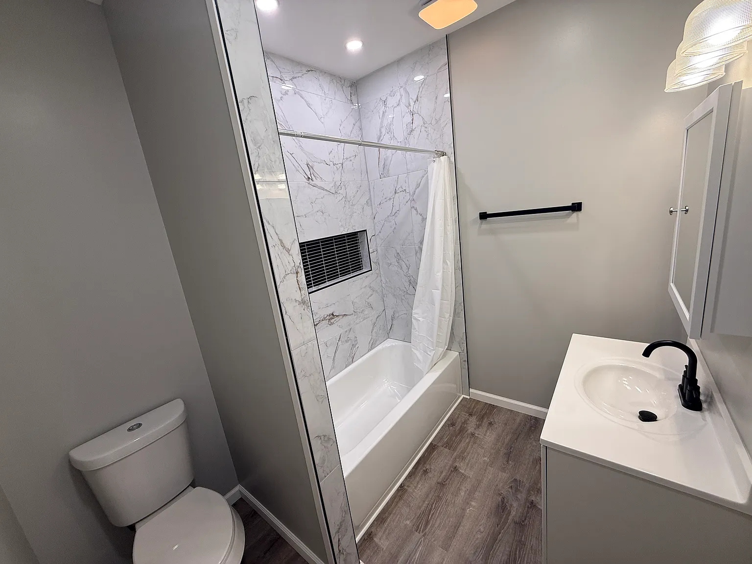 3 bed, 2200 sqft, $1,850 — Photo 3