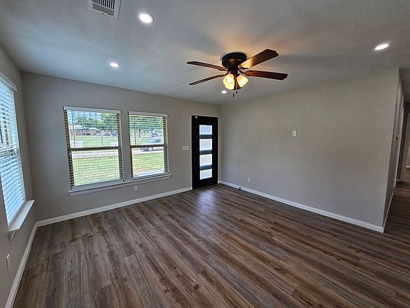 5th image of 5519 Arlington Park Dr