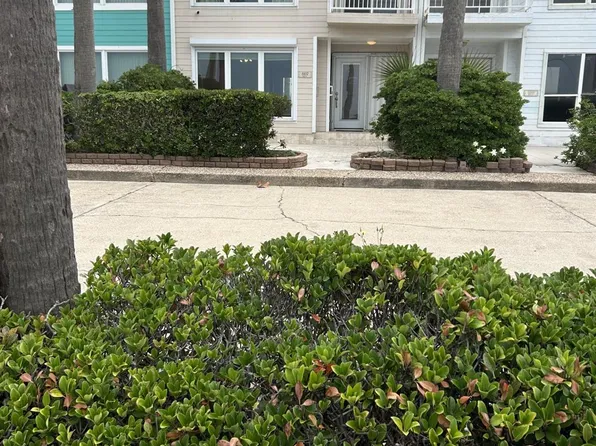 8402 Seawall Blvd APT 4, Galveston, TX 77554