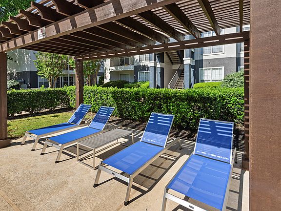 Comfortable Pool Seating