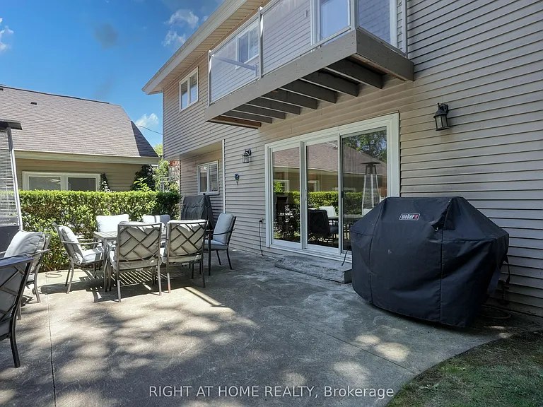 461 Lakeshore Rd W — Photo 39