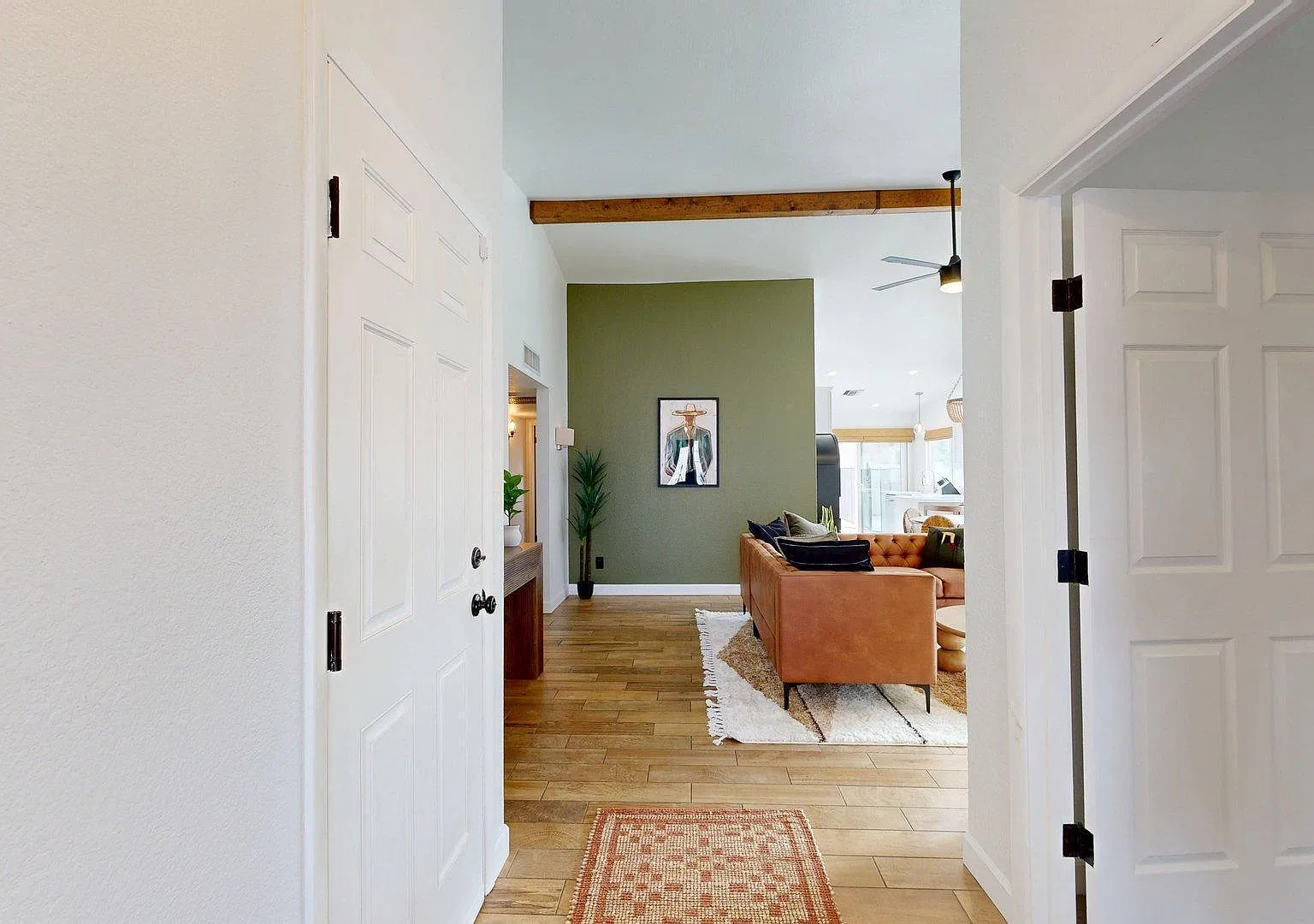 3 bed, 2.0 bath, 1330 sqft, $4,500 — Photo 3