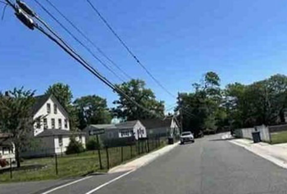 Exterior Neighborhood (street photo)