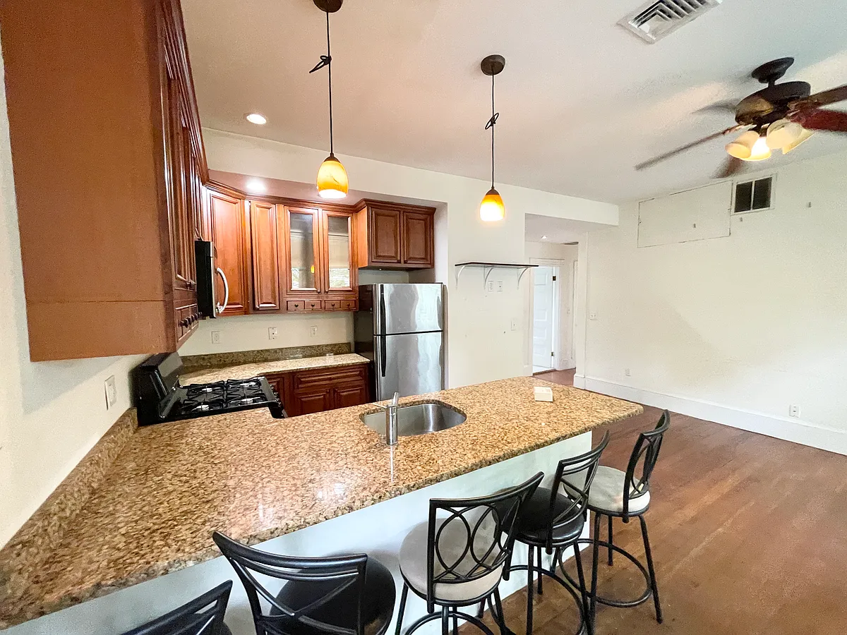 Building Photo - 113 Hillside St #2