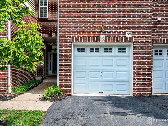 5th image of 27 Taft Ln