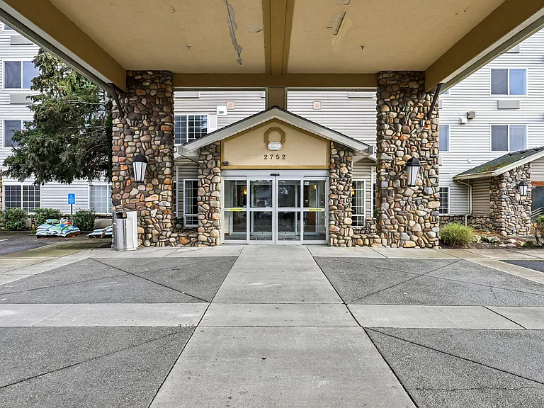 Woodland Flats Apartments — Photo 72