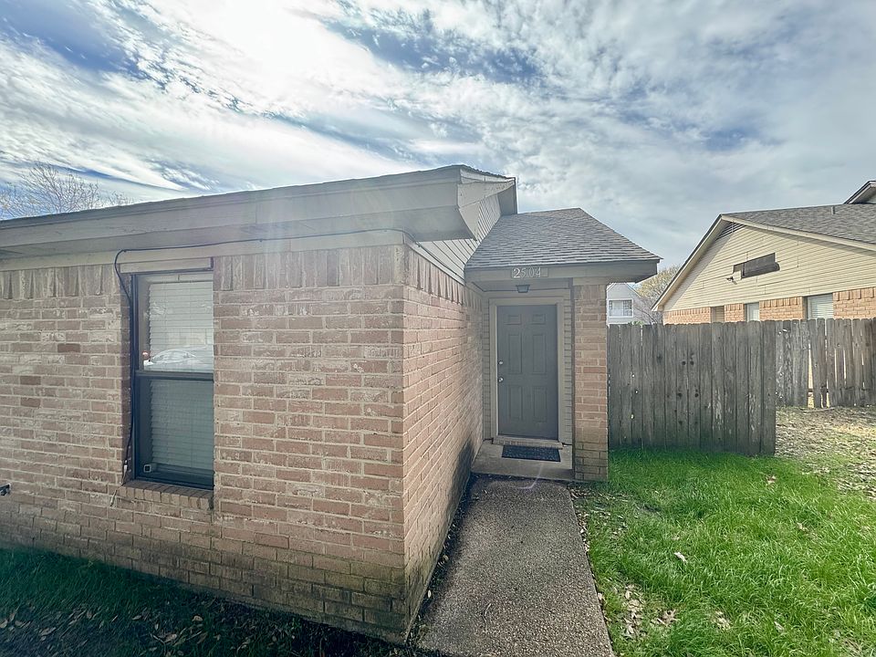 1st image of 2504 Hickory Dr