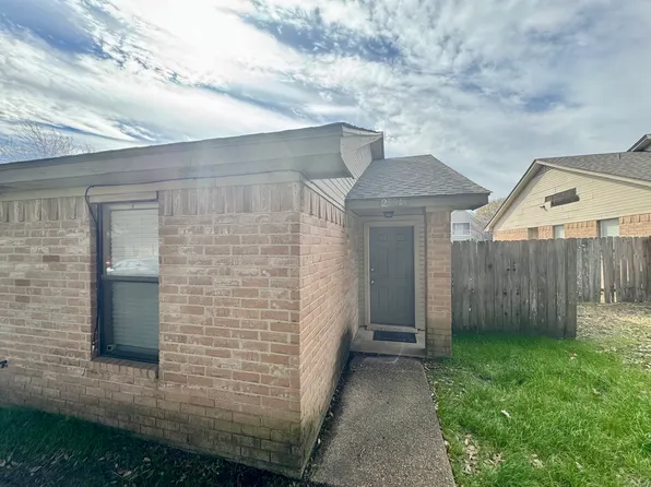 2504 Hickory Dr, College Station, TX 77840