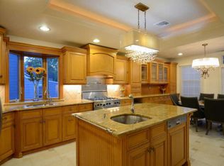 805 Elm Ave, Ridgefield, NJ 07657