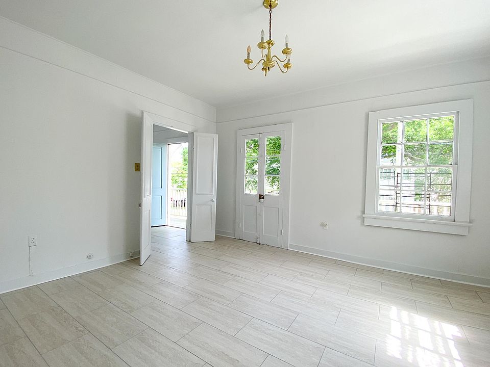 1st image of 1024 Lowerline St