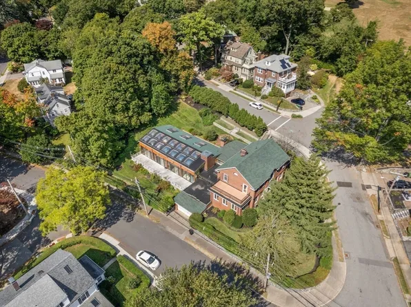 2 Arden Rd, Watertown, MA 02472