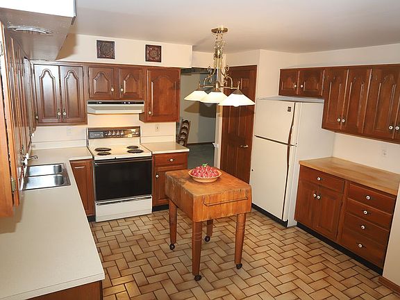 Extra Large Kitchen w/Pantry