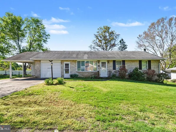 7 Hope Dr, Boiling Springs, PA 17007