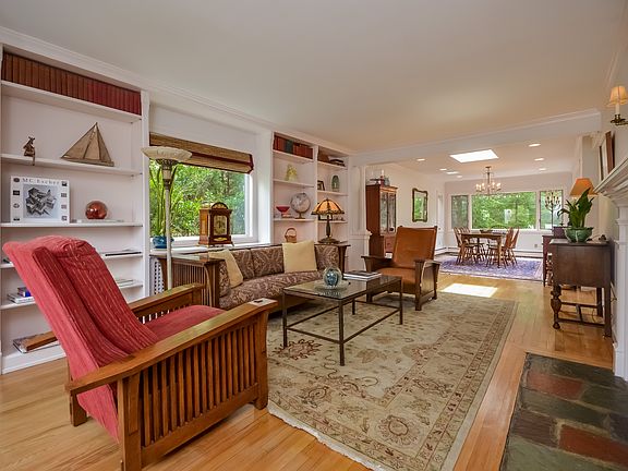 4th image of 39 Oak Ave