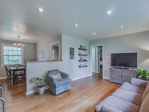 4th image of 1110 Massman Dr