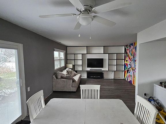 2nd image of 463 E 60th Pl
