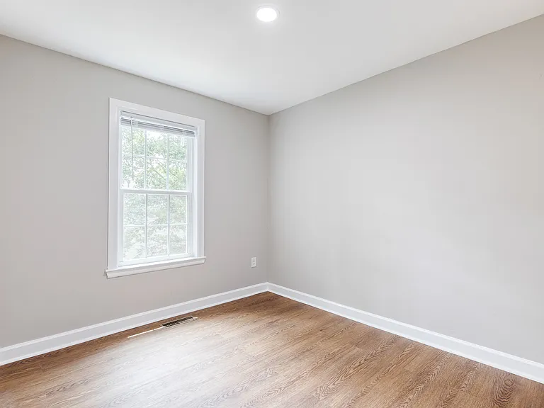 1869 Robin Ct — Photo 15
