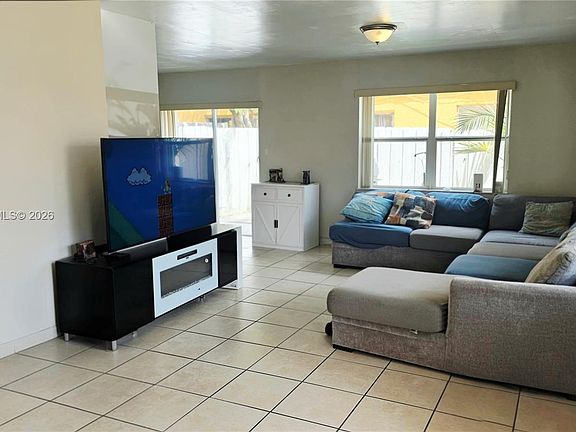 2nd image of 113 NE 12th Ave #113