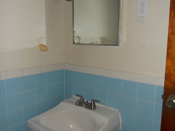 4th image of 425 Porter Ave APT 404