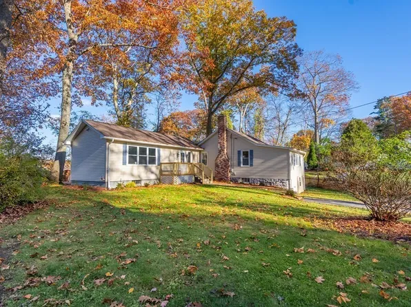 11 Hillside Dr, West Brookfield, MA 01585