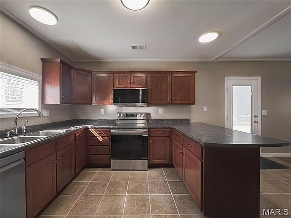 4th image of 26147 N Carol St