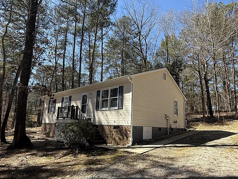 917 Wait Ave — Photo 1