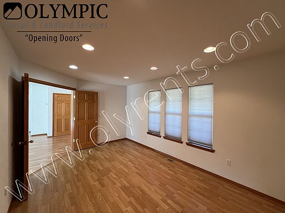4th image of 9701 Amanda Dr NE