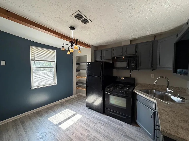 531 E Chestnut St #2 — Photo 3