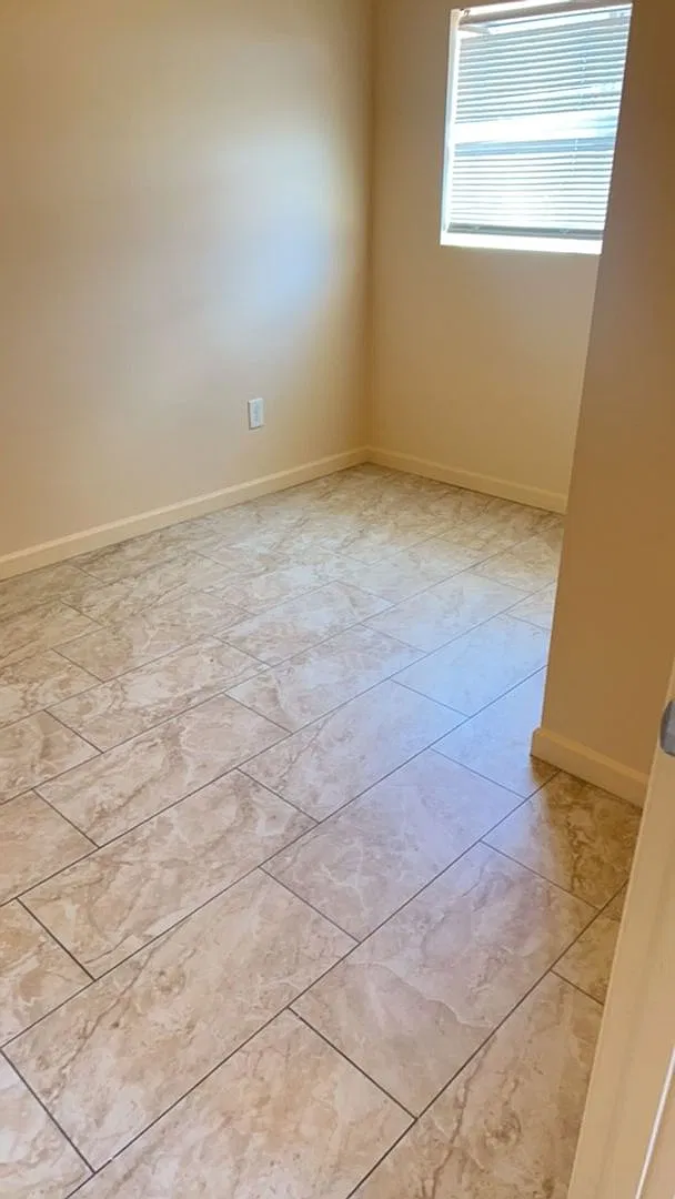 6714 N 54TH AVE — Photo 3