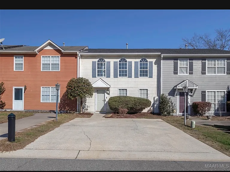 121 Willow Point Ln — Photo 1