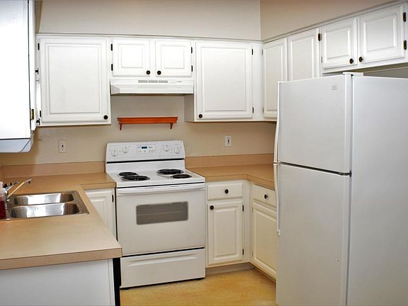 5th image of 6003 Acropolis Way