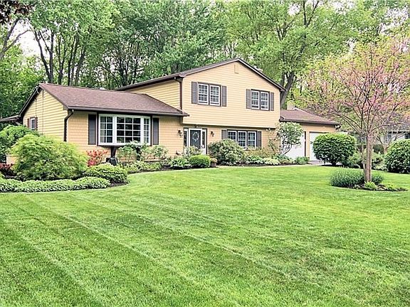 2nd image of 27 Crystal Springs Ln