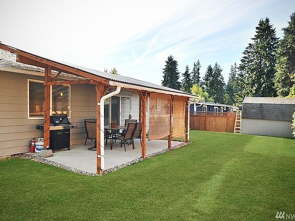 Serene and private backyard and storage shed w/ electricity