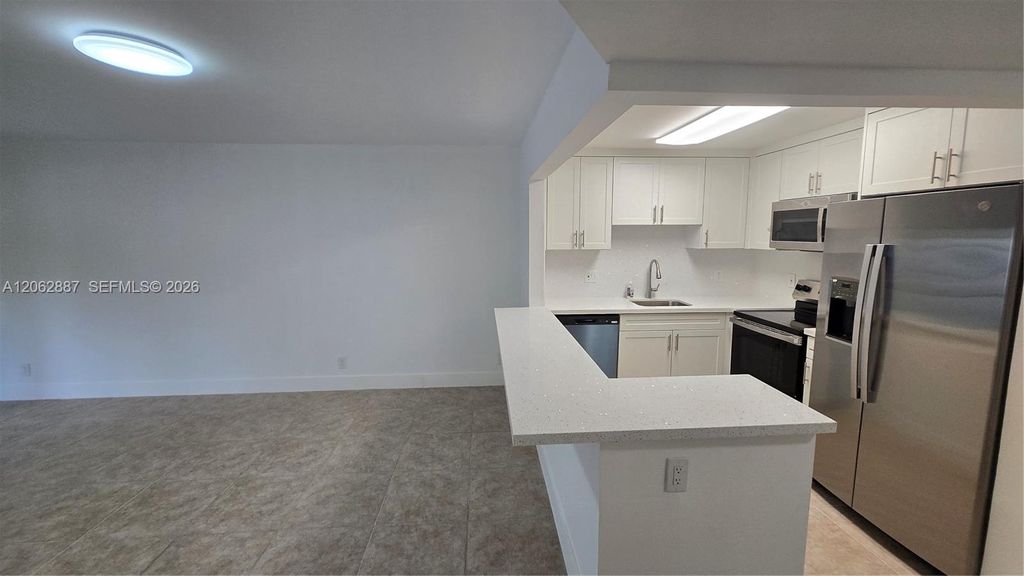 255 S Cypress Rd APT 307, photo 7