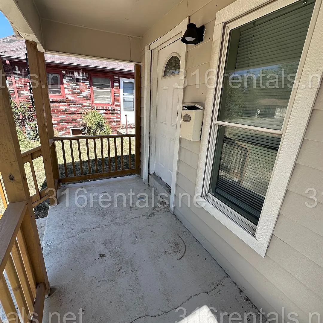 $995 - 2 bed 1 bath - Single Family Home — Photo 2