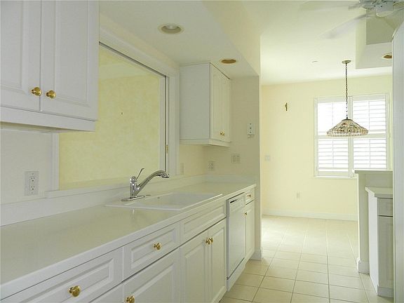 5th image of 1520 Oak Harbor Blvd APT 204