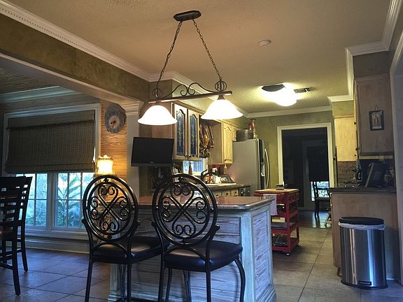 3rd image of 227 Feucht Ln