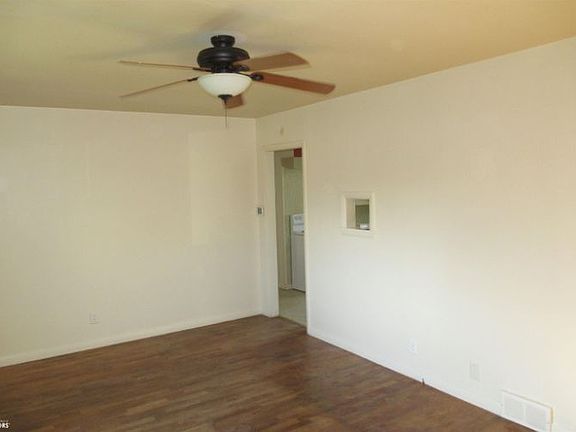 4th image of 422 Washington St