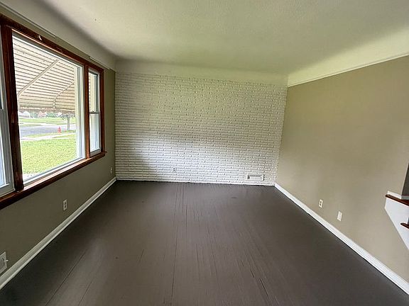 2nd image of 18811 Longview Ave