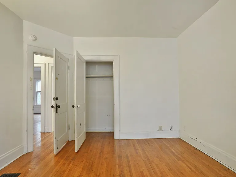 2403 Summit St — Photo 24