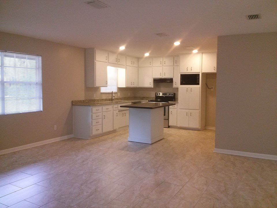 1st image of 2835 Woodland Dr