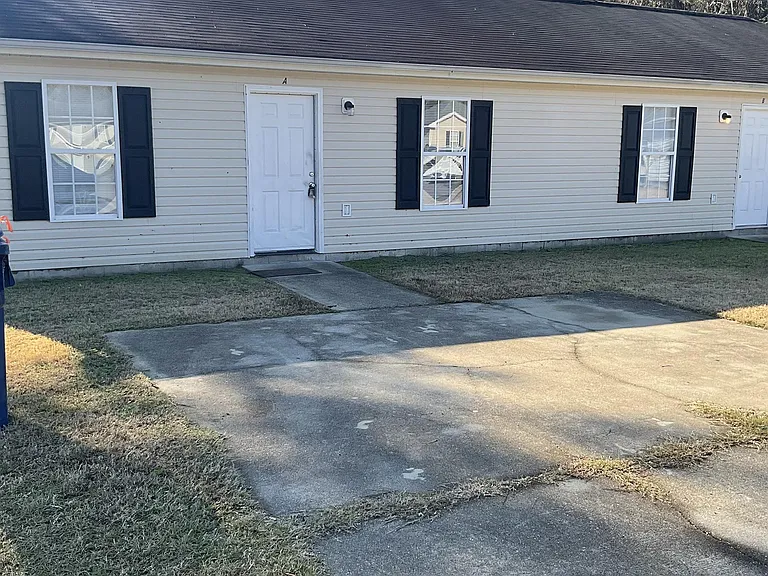 1102 Carver Cir #A — Photo 1