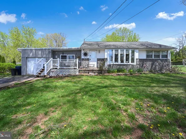 1377 Claire Dr, Birdsboro, PA 19508